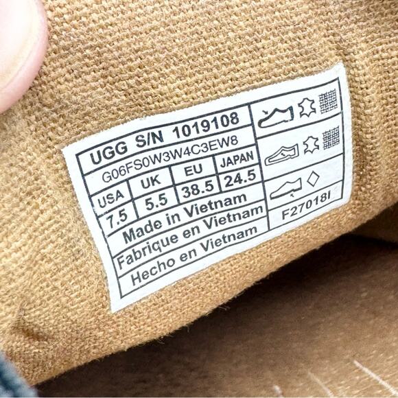 UGG Cas Black Leather Slip On Sneakers Gold Padded Heel Size 7.5 Boho Minimalist - Picture 10 of 11